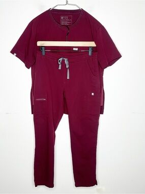 FIGS Burgundy Maroon Short-Sleeve Pocket Top limited edition & Yola Scrub Pants